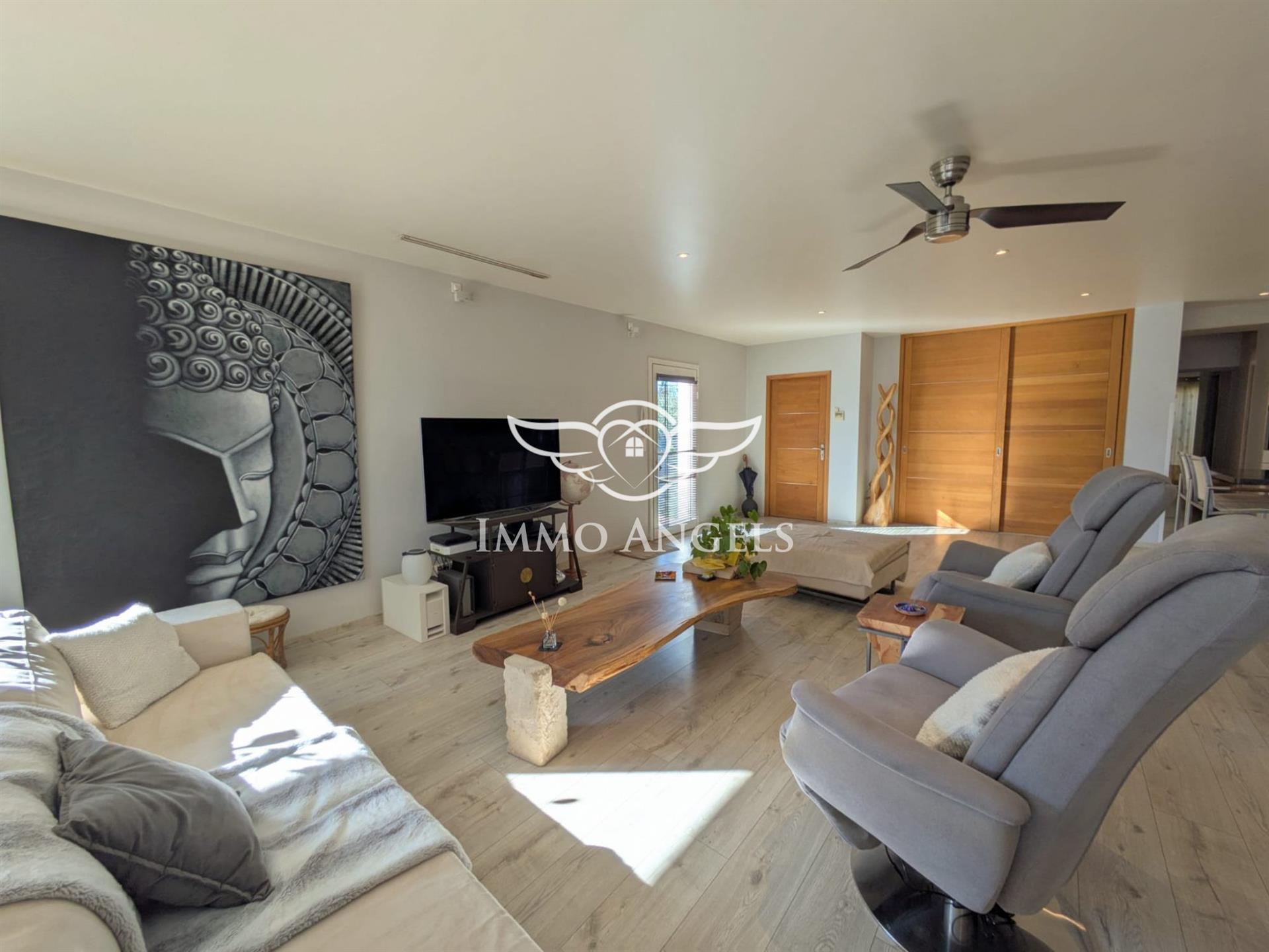 Villa T6 150m2 with swimming pool and independent apartment