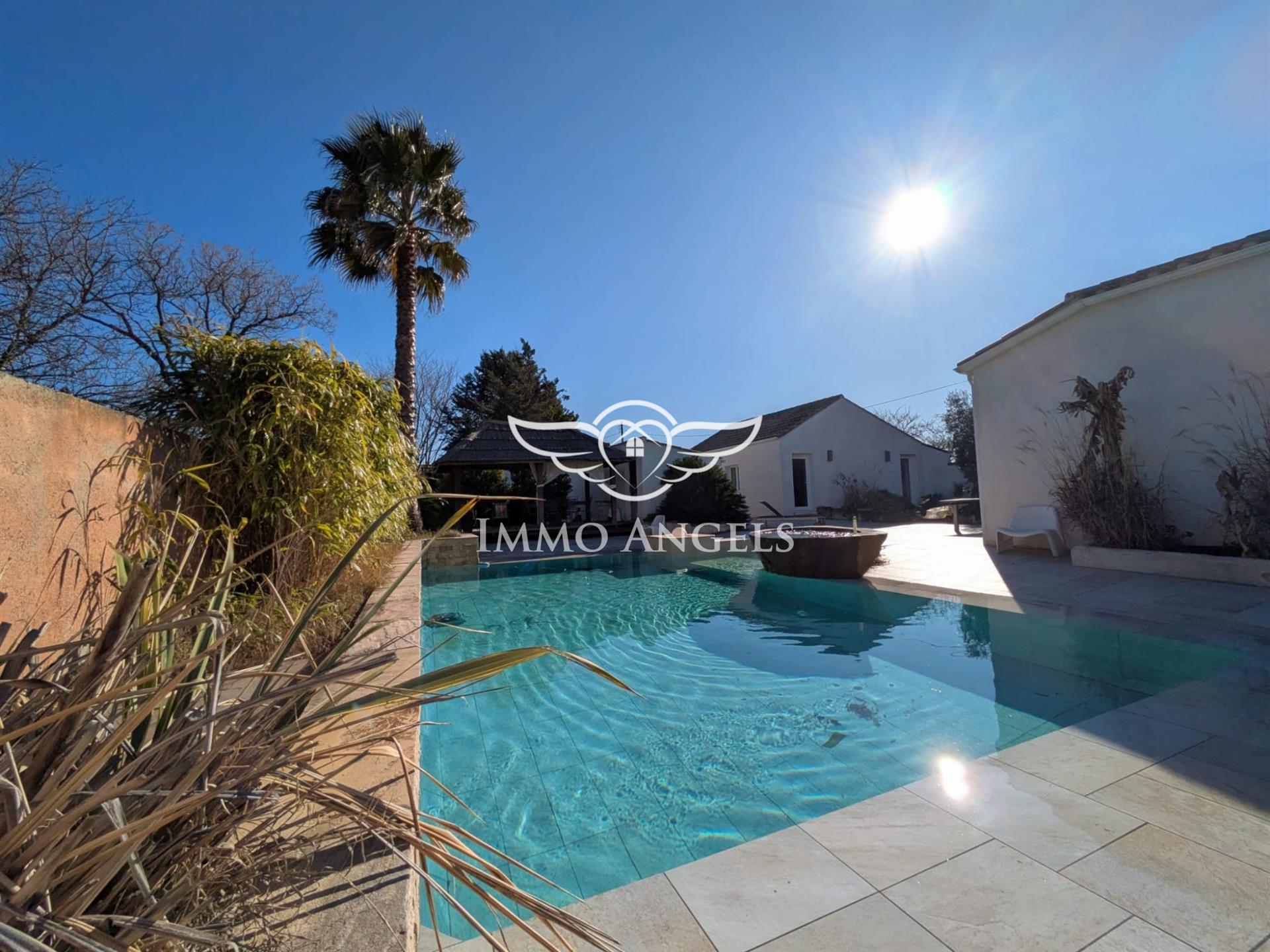 Villa T6 150m2 with swimming pool and independent apartment