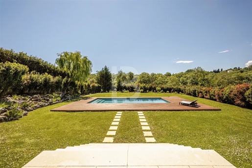 Exclusivité - Spacieuse Villa contemporaine à vendre proche du Village de Valbonne