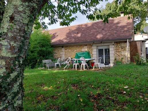 Renovated stone farmhouse with 2 bedrooms and a garden