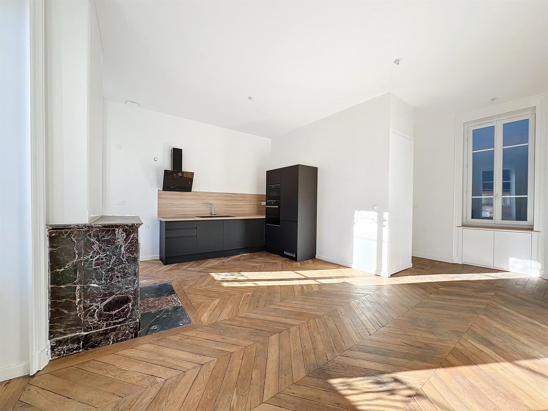 Superb T3 of 72 m2 in the very center of Villefranche