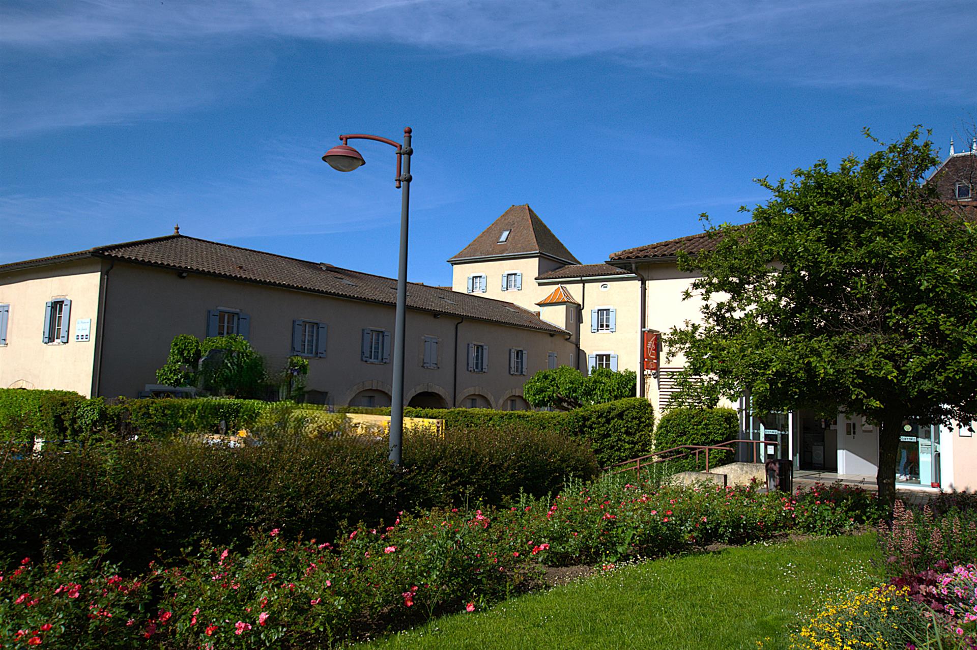 Ideal investor apartment t2 sold rented in the heart of Jassans