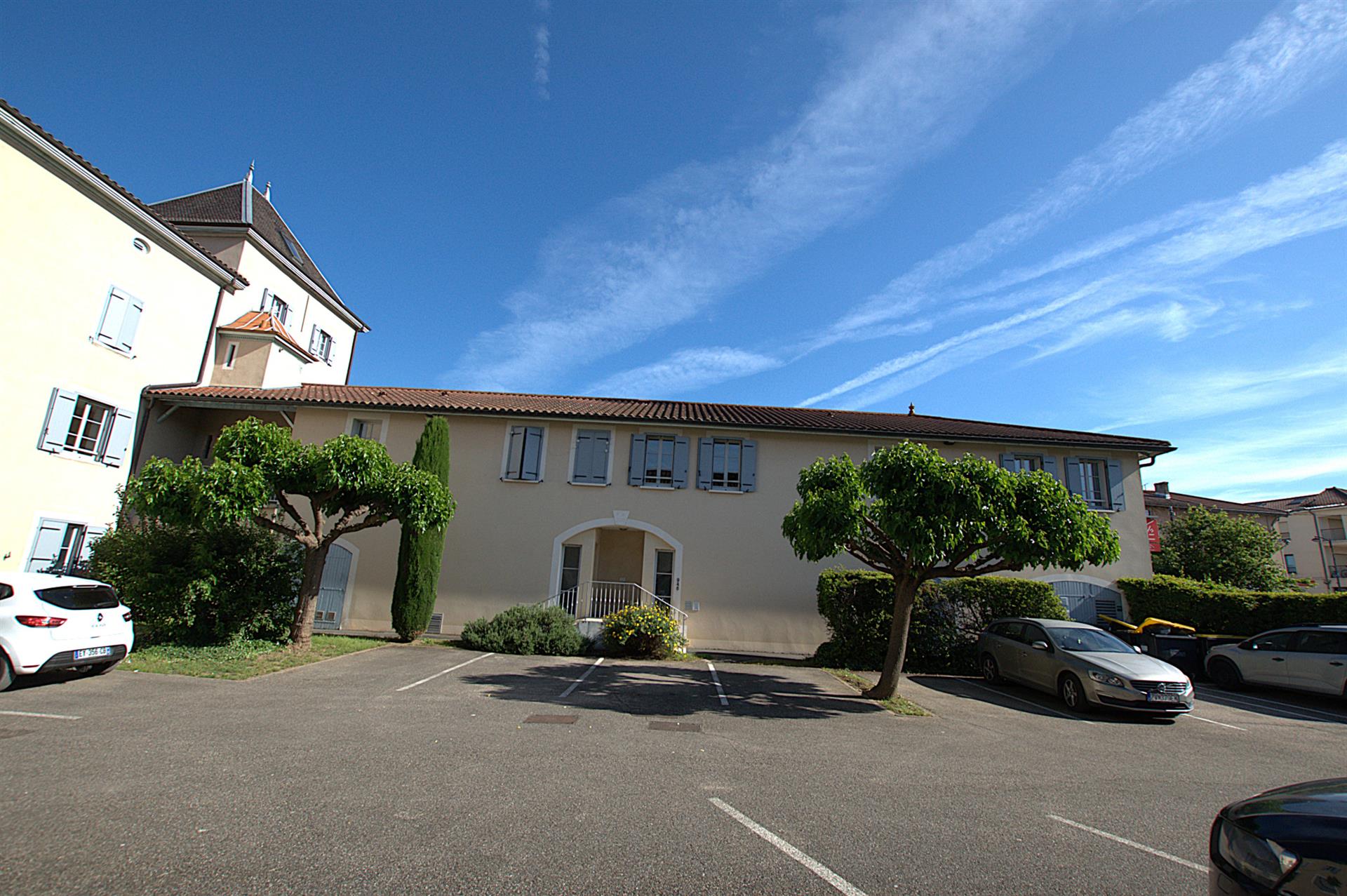 Ideal investor apartment t2 sold rented in the heart of Jassans