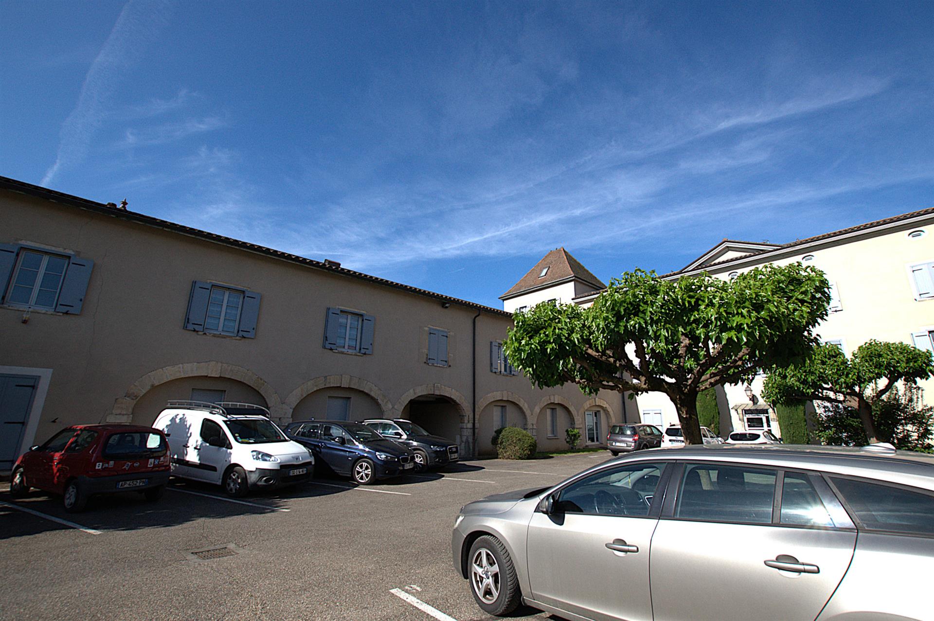 Ideal investor apartment t2 sold rented in the heart of Jassans