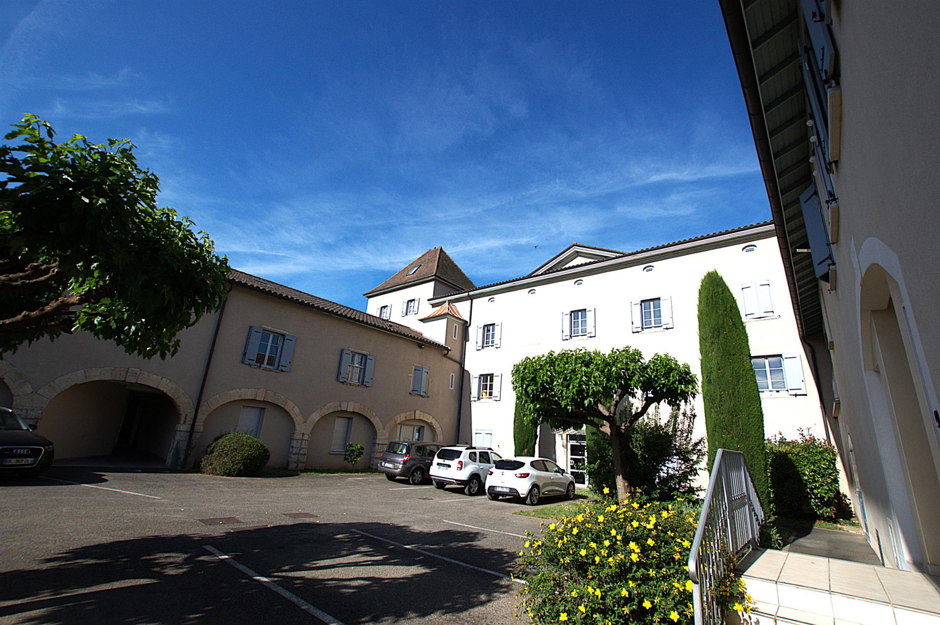 Ideal investor apartment t2 sold rented in the heart of Jassans