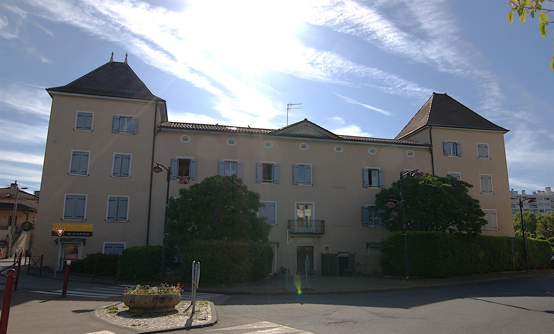 Ideal investor apartment t2 sold rented in the heart of Jassans