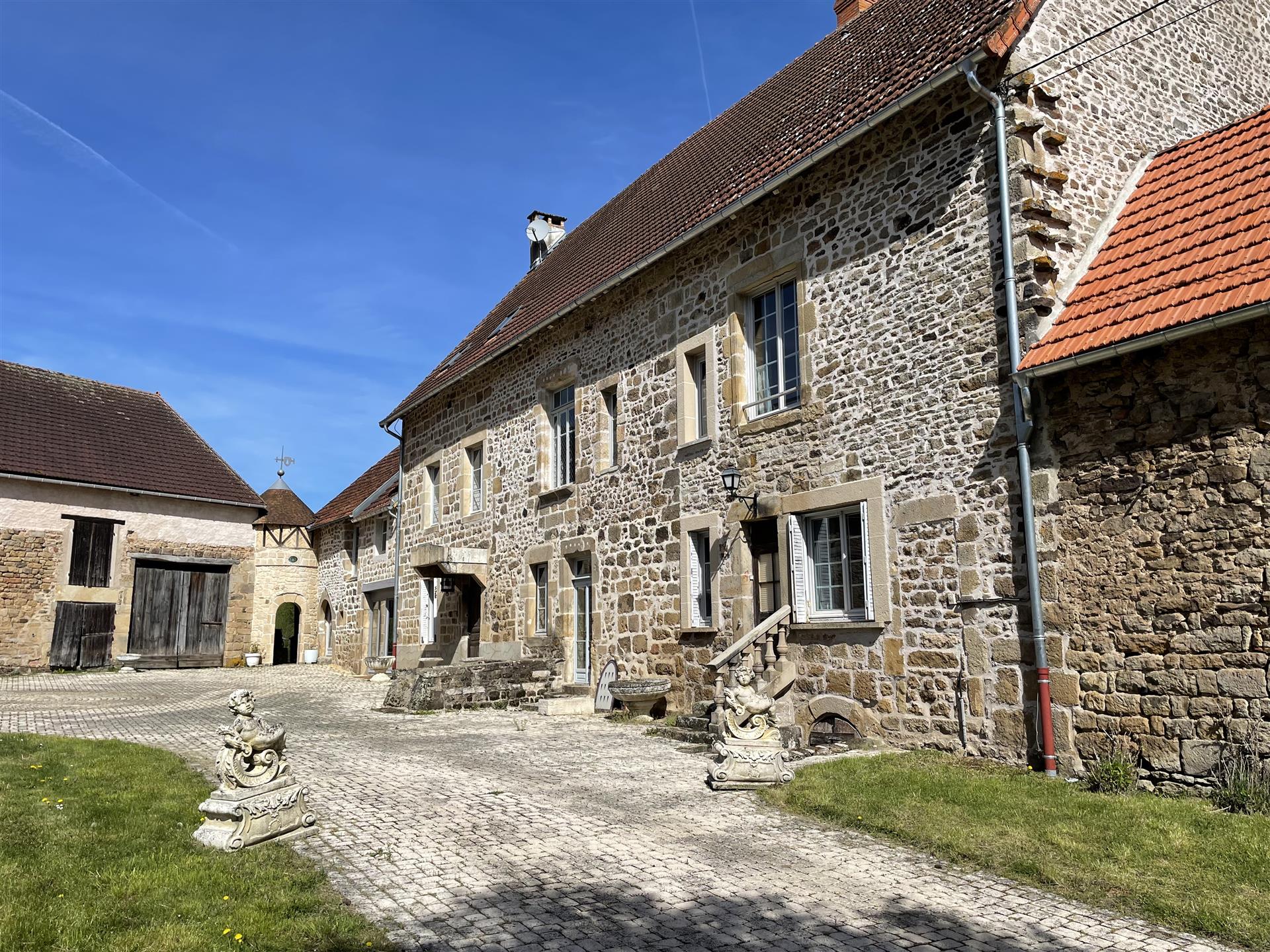 Exceptional property in Burgundy