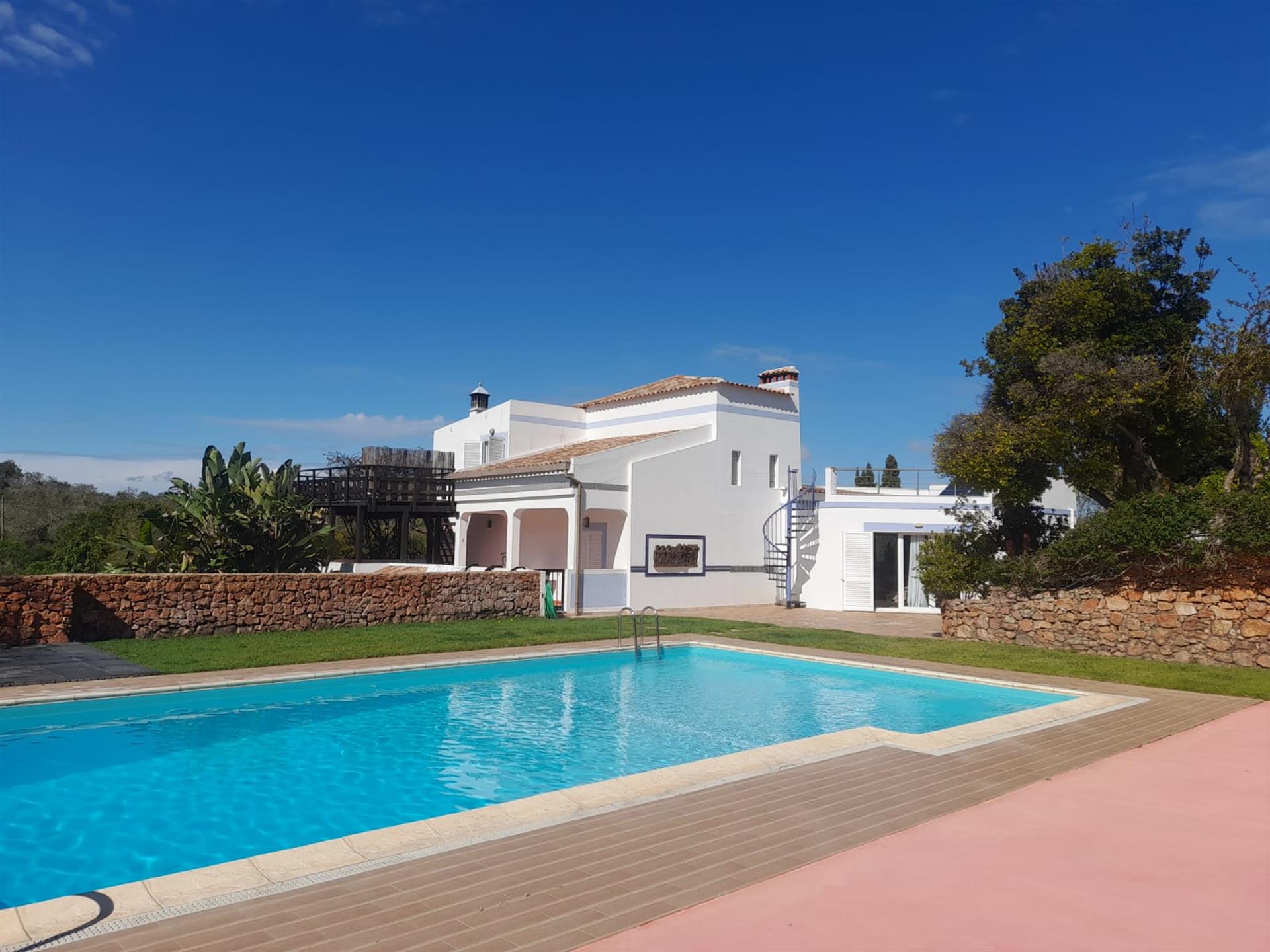 Luxury 8 bedroom villa Ferragudo with pool and garden