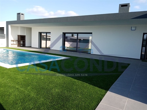 Moradia Isolada T4 c/piscina e c/garagem 45 m2