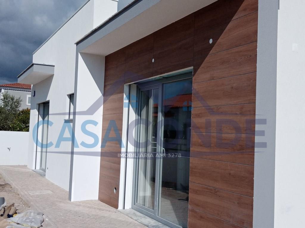 Einstöckiges Einfamilienhaus mit Pool