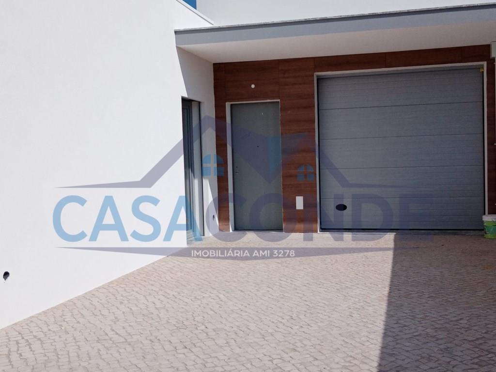 Einstöckiges Einfamilienhaus mit Pool
