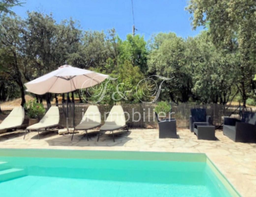 Belle maison avec piscine sur 2 ha de terrain