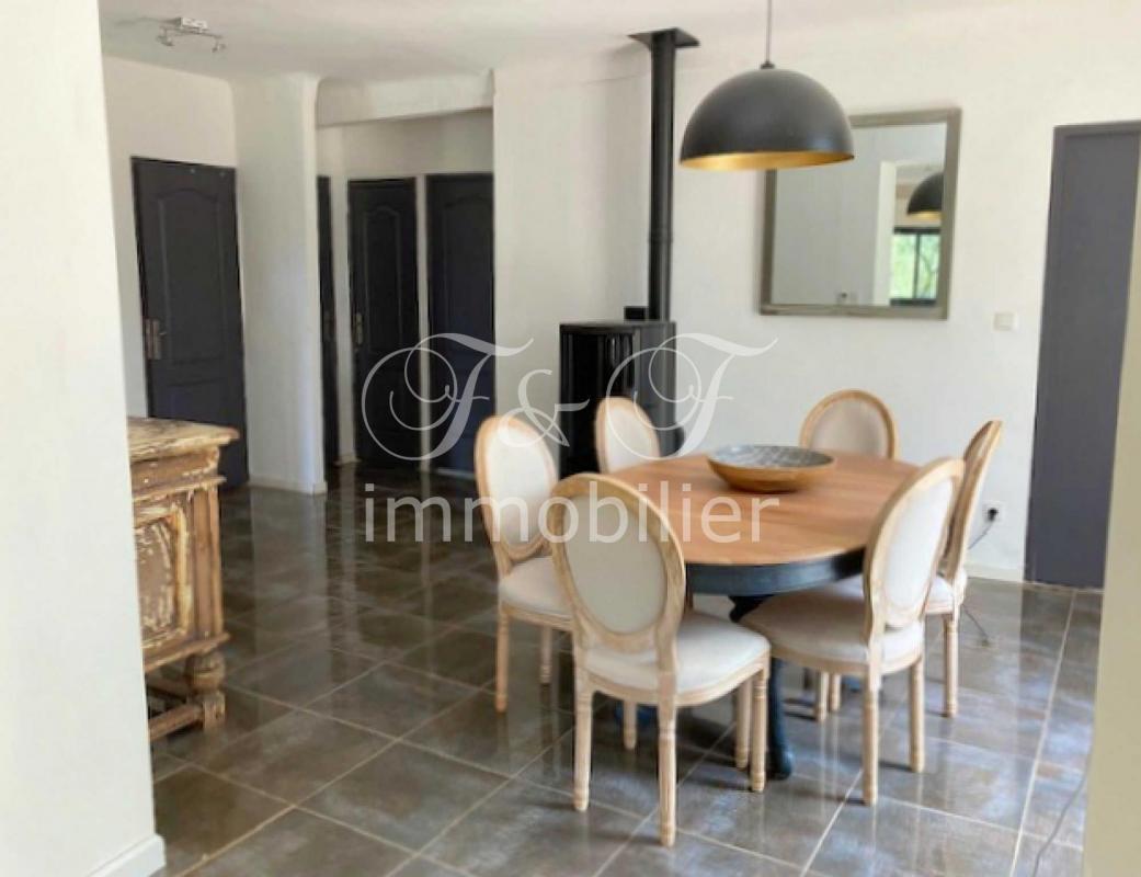 Belle maison avec piscine sur 2 ha de terrain