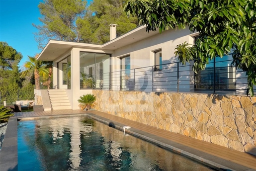 Comfortabele moderne villa in een rustige omgeving met panoramisch uitzicht