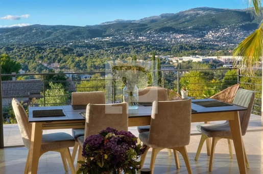 Confortable villa contemporaine au calme avec vue panoramique