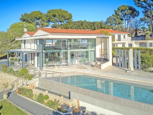Moderne villa gelegen op 10 minuten van het leven in Cannes