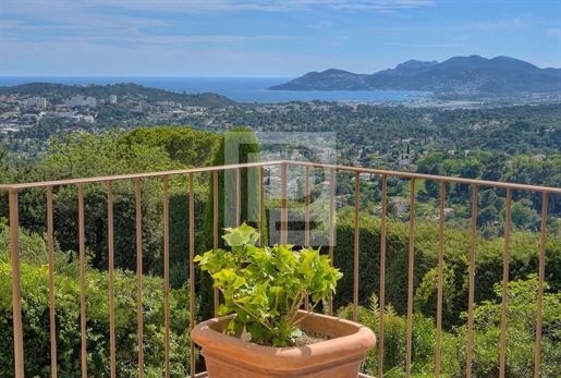 Charming property with panoramic sea view up to the country side close to the famous old Mougins's V