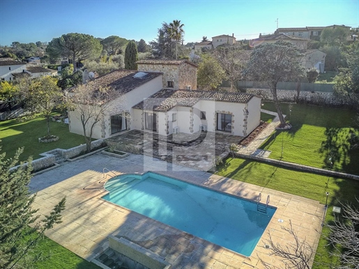 Fully renovated character villa near the village of Valbonne