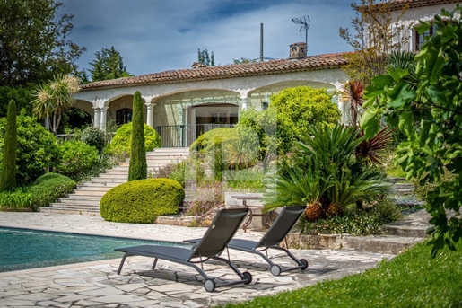 Charming-House prime location - a few minutes from the old village of Mougins and the shops of the "
