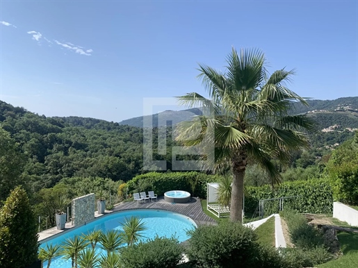 Superb architect-designed villa with panoramic views near Mougins and seaside