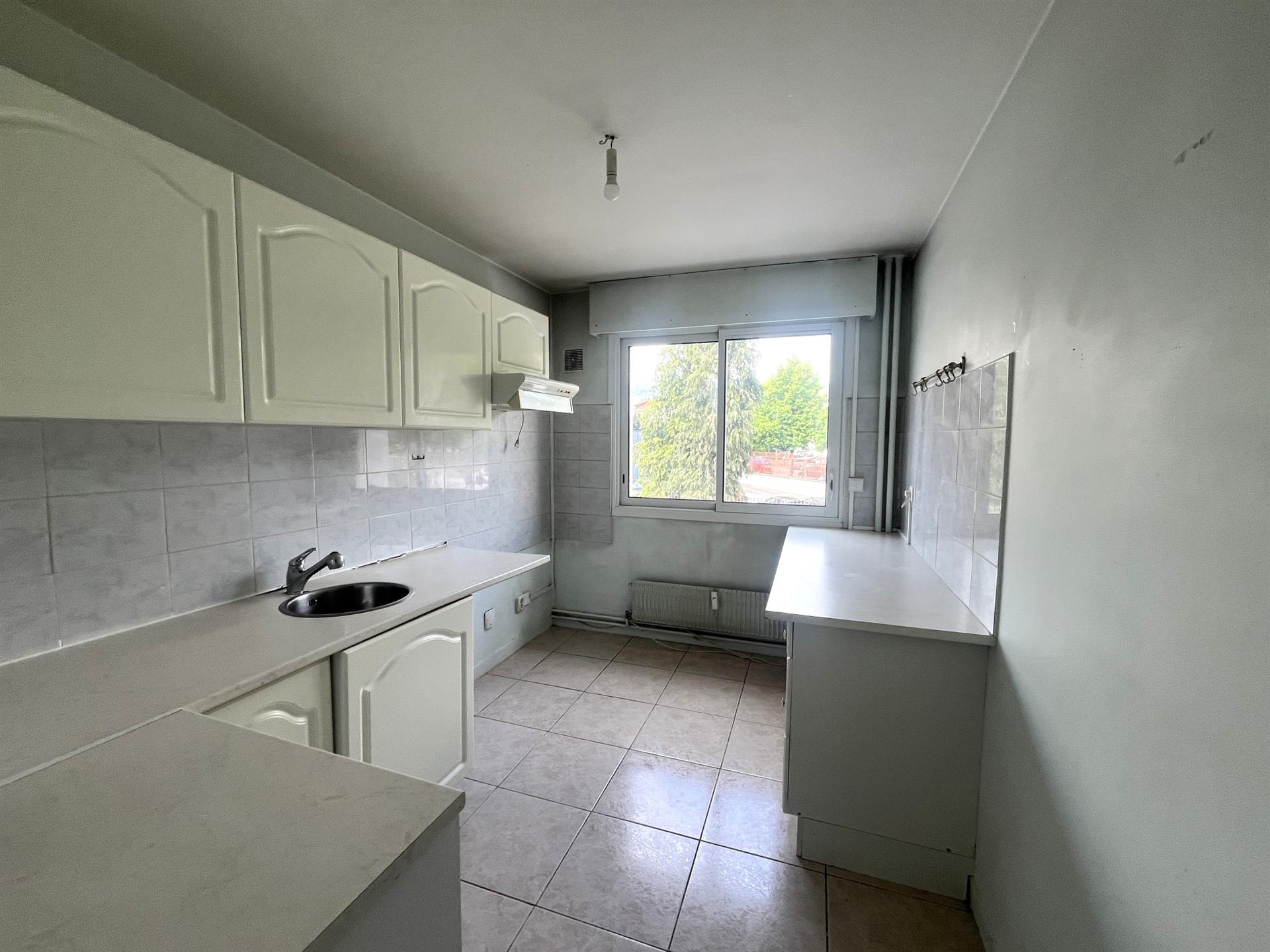 Clermont proche centre F2 42 m2 avec parking