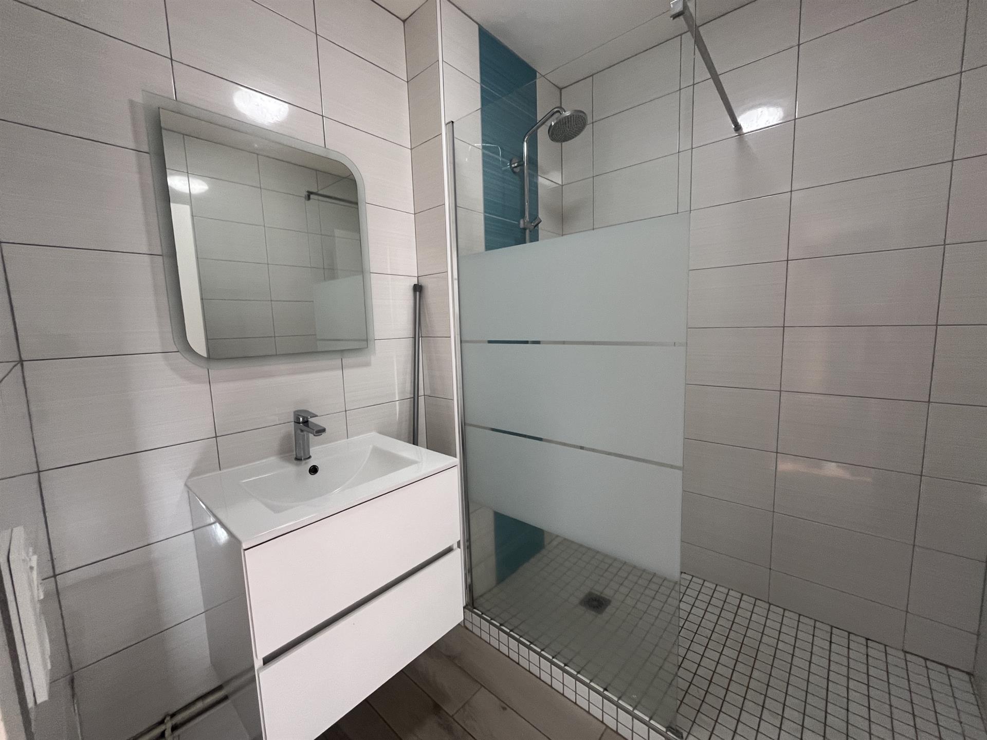 Clermont proche centre F2 42 m2 avec parking