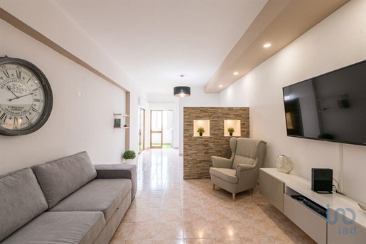Apartment with 2 Rooms in Faro with 99,00 m²