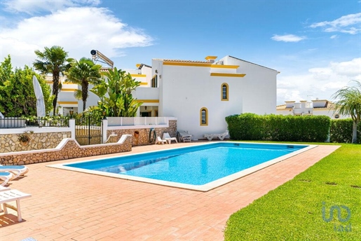 House with 4 Rooms in Faro with 289,00 m²