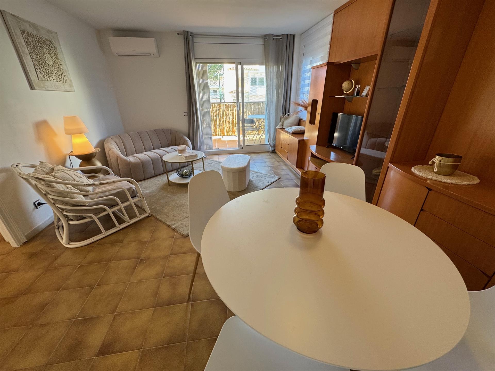Pretty renovated flat 130m from the coves of l'Escala