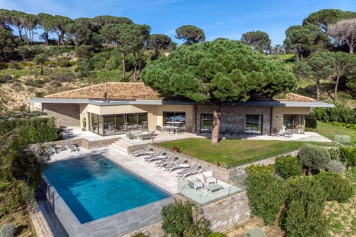 Exceptional villa, recently built, located in Ramatuelle...