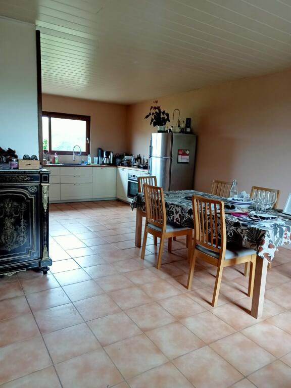 Dordogne 1 hour from Bordeaux 6 bedroom house with panoramic views of meadow, forest and lake