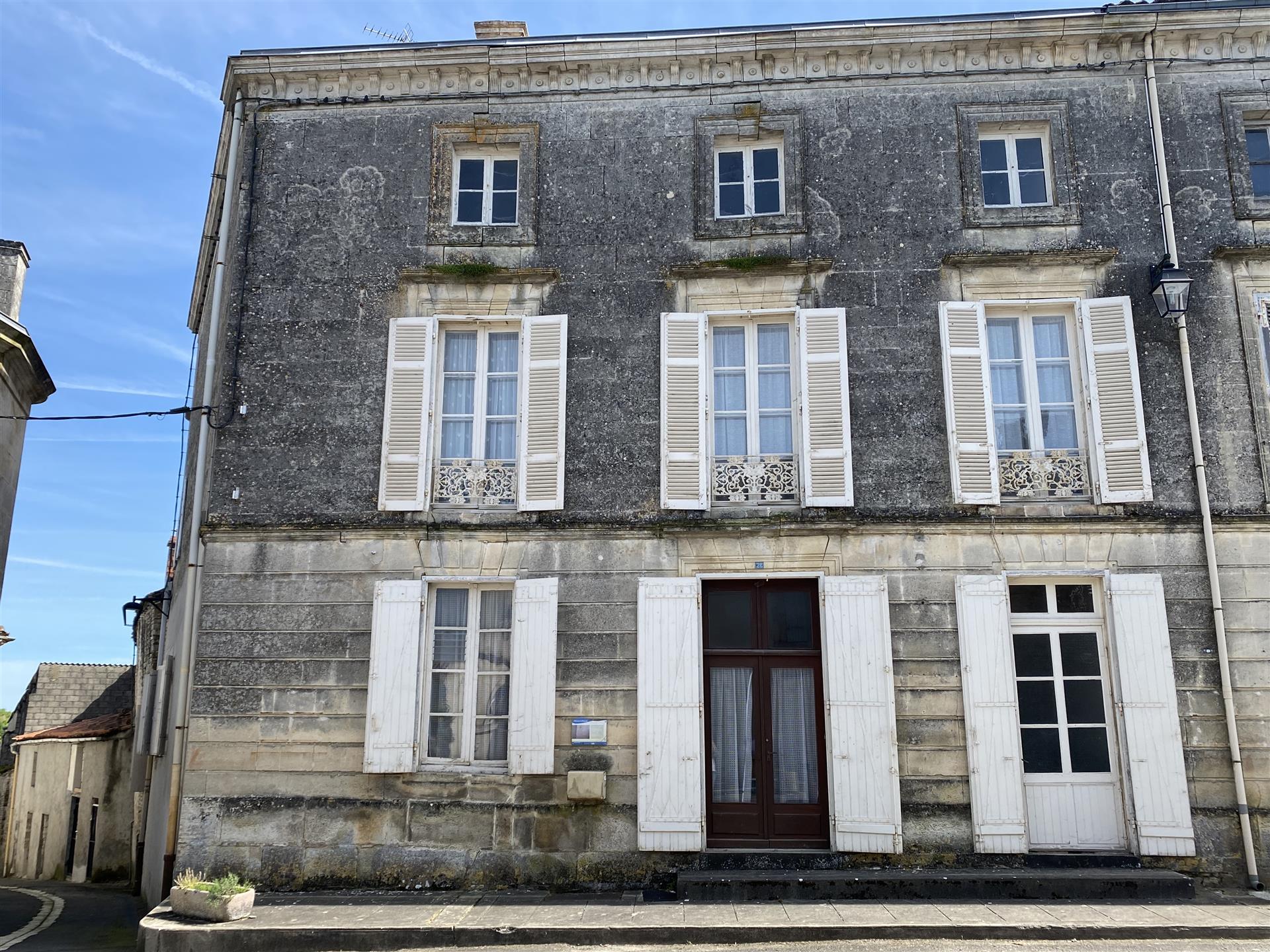Krásny Maison de Maitre s nádherným výhľadom na zámok 