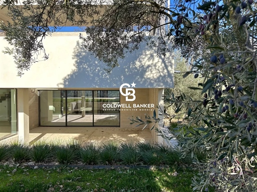 New Contemporary Villa of 235 sqm with Pool in Saint-Rémy-de-Provence