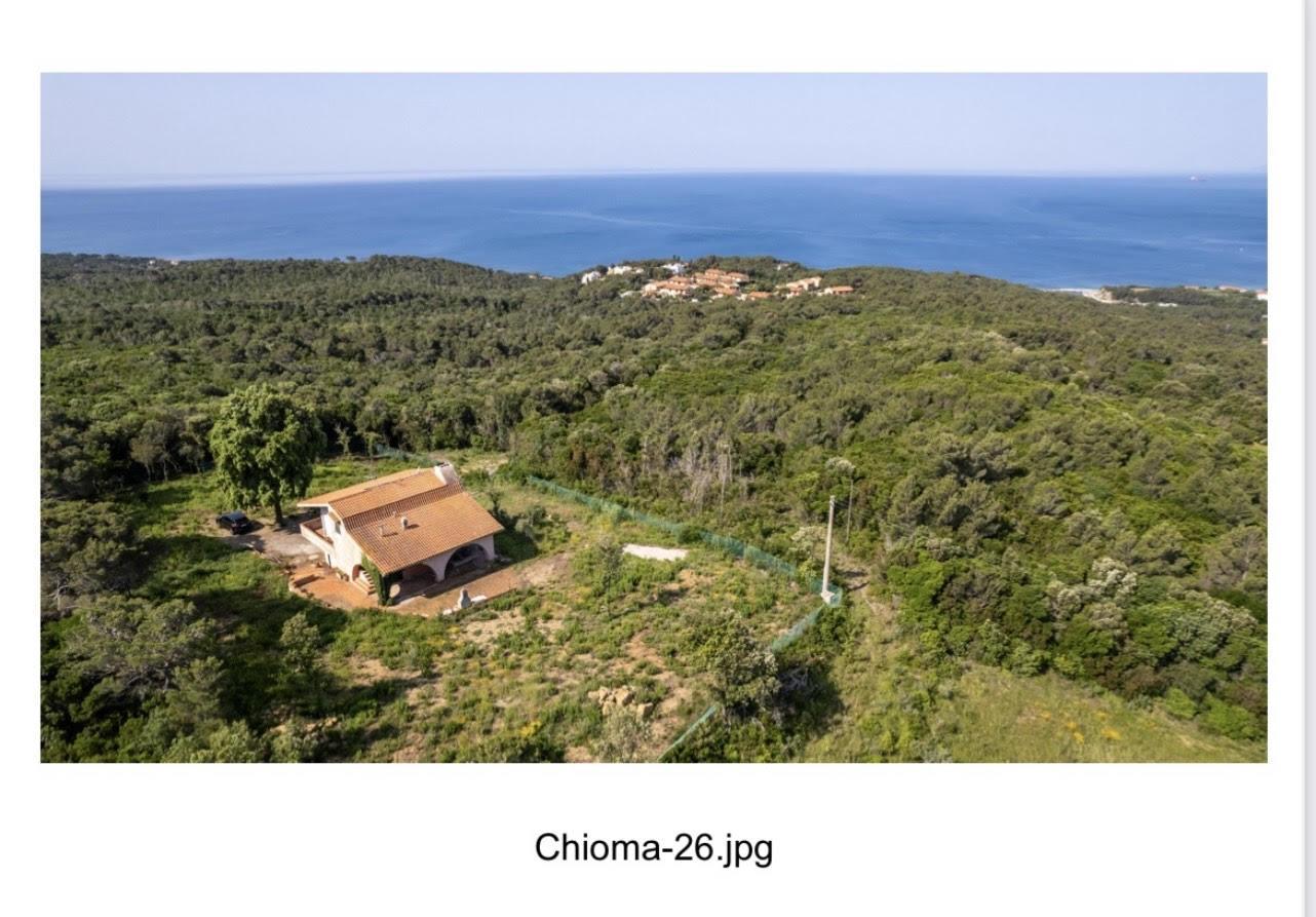 Villa with sea view plot of land