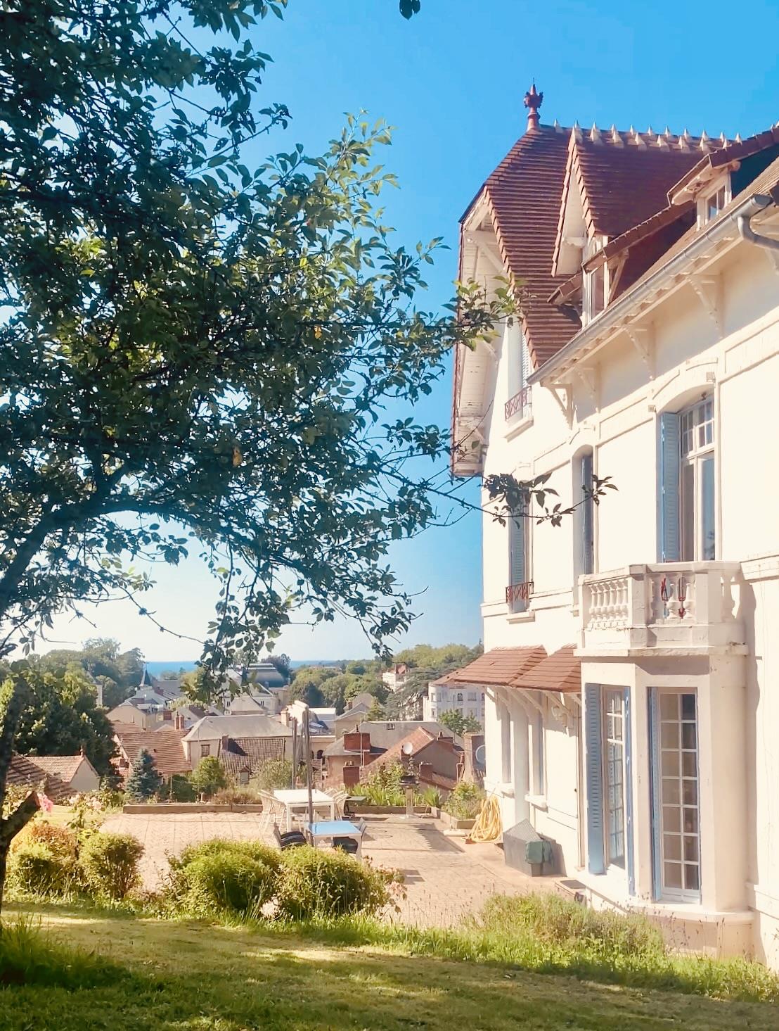 Villa burguesa en una aldea termal