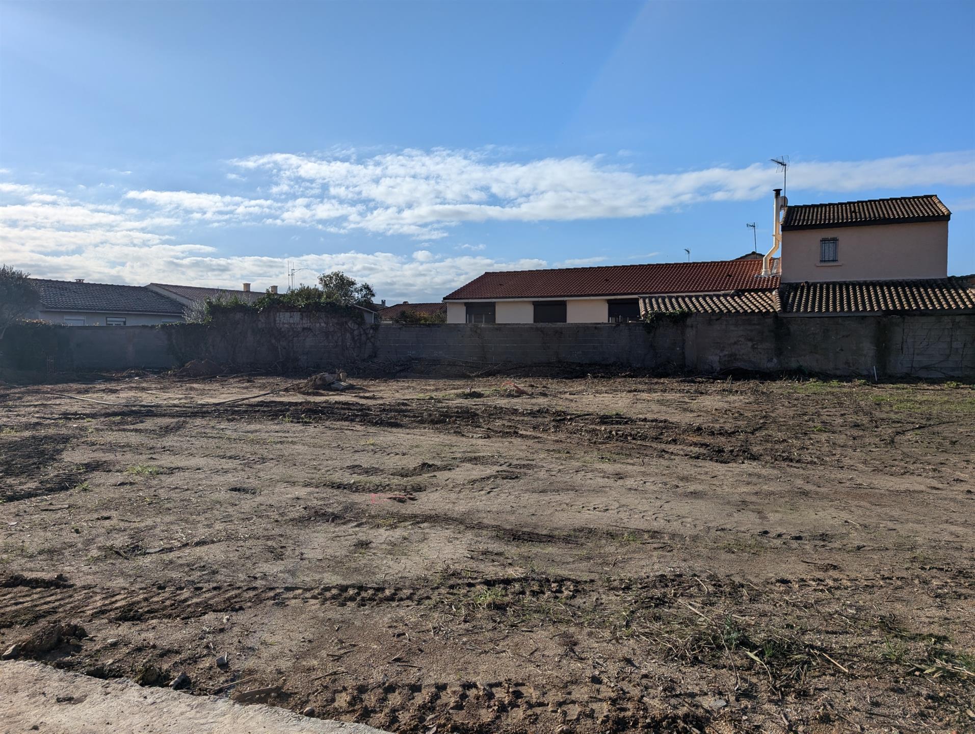 For Sale - Montady - Building Plot Of 508 M2 Serviced And Partially Fenced