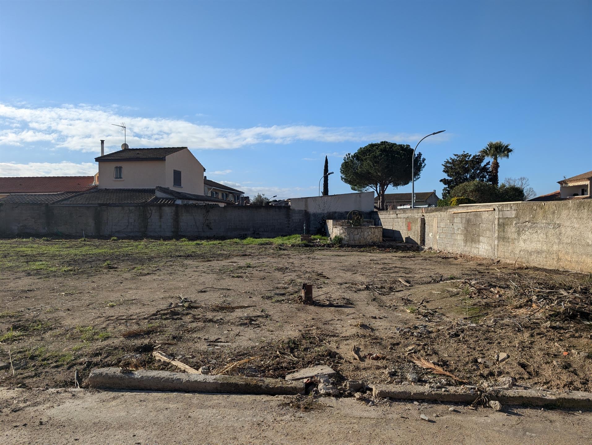 For Sale - Montady - Building Plot Of 508 M2 Serviced And Partially Fenced