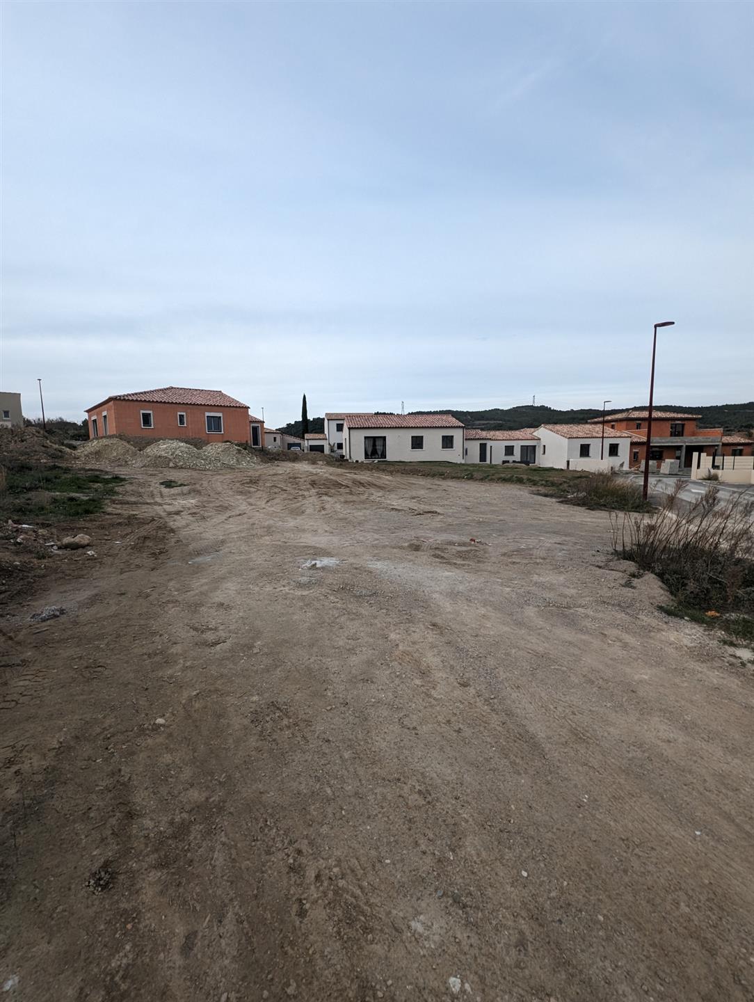 For Sale - Cruzy - Building And Serviced Land Of 575 M2