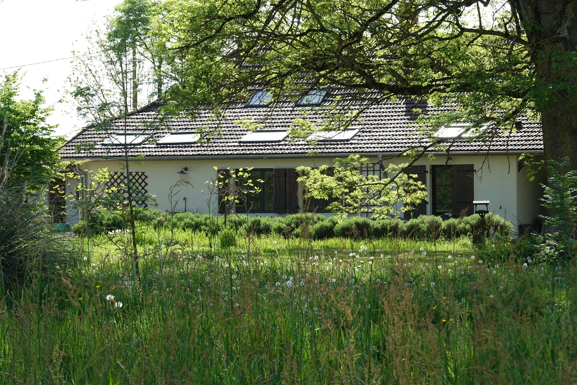 Krásny dom v Burgundsku s obrovskou záhradou