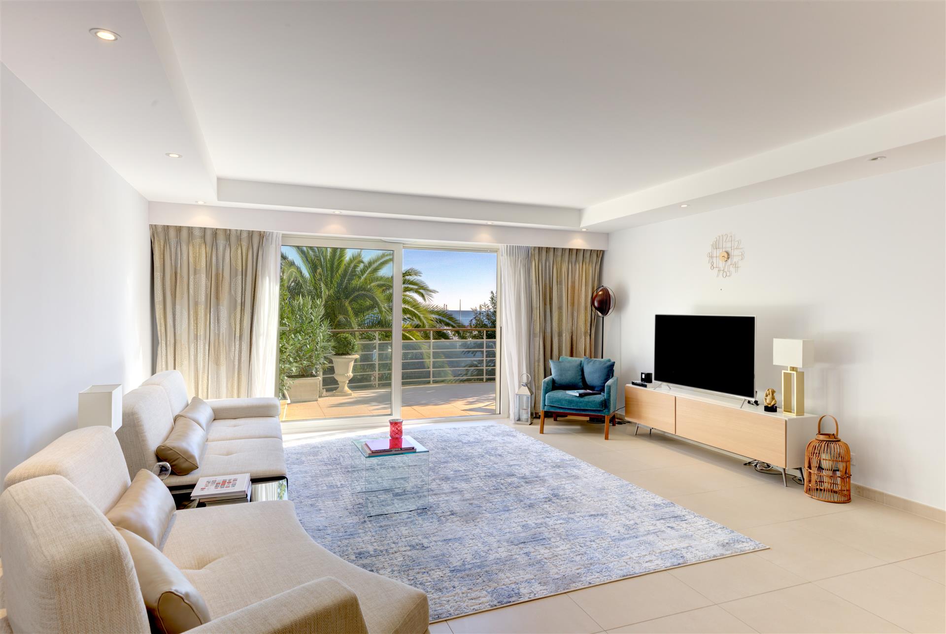Prachtig nieuw luxe appartement 150m2, met uitzicht op zee. Directe eigenaar-directe eigenaar