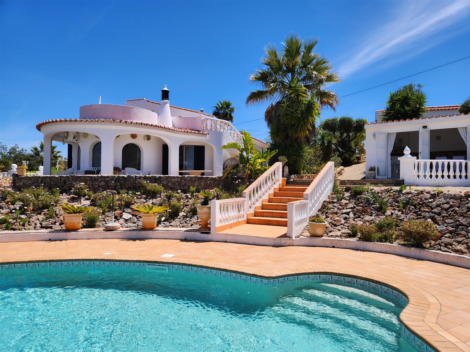 Idylliskt gömställe: Romantisk villa med förtrollande utsikt nära Silves, Portugal