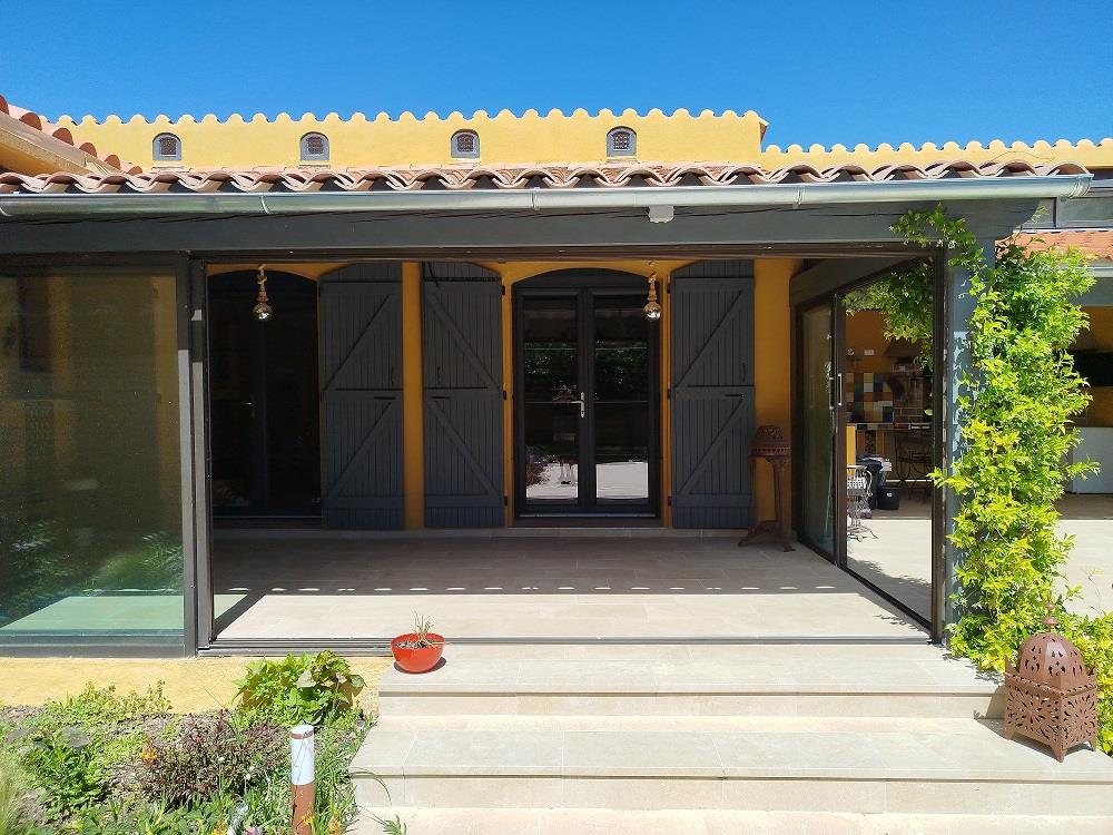 Single storey house close to the beach and port.