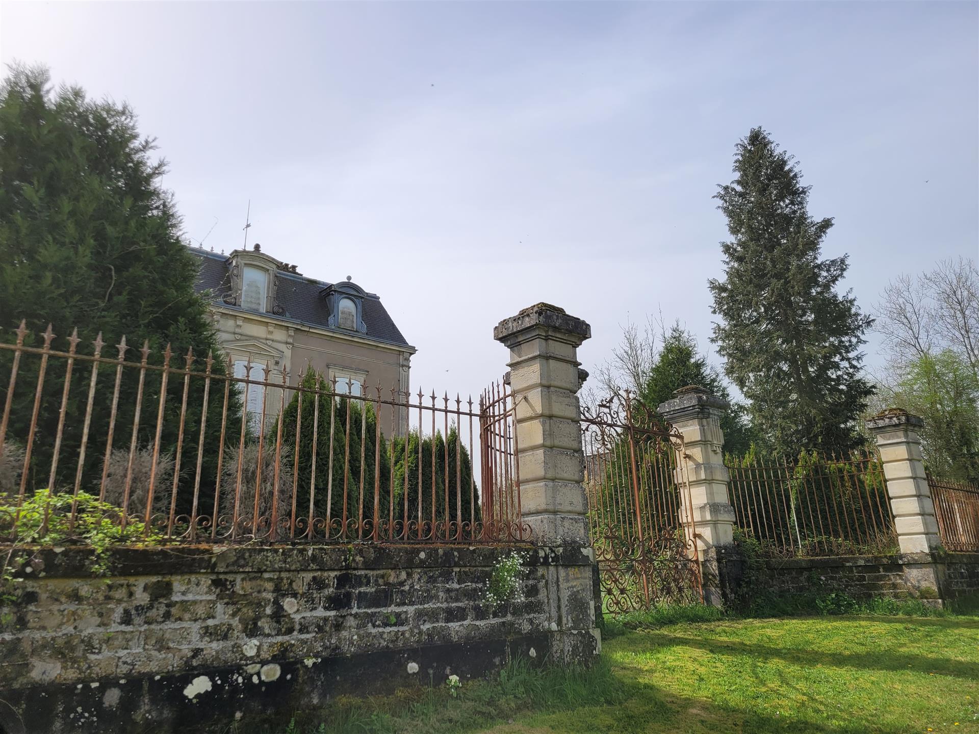 Vosges (88), belle maison de maître