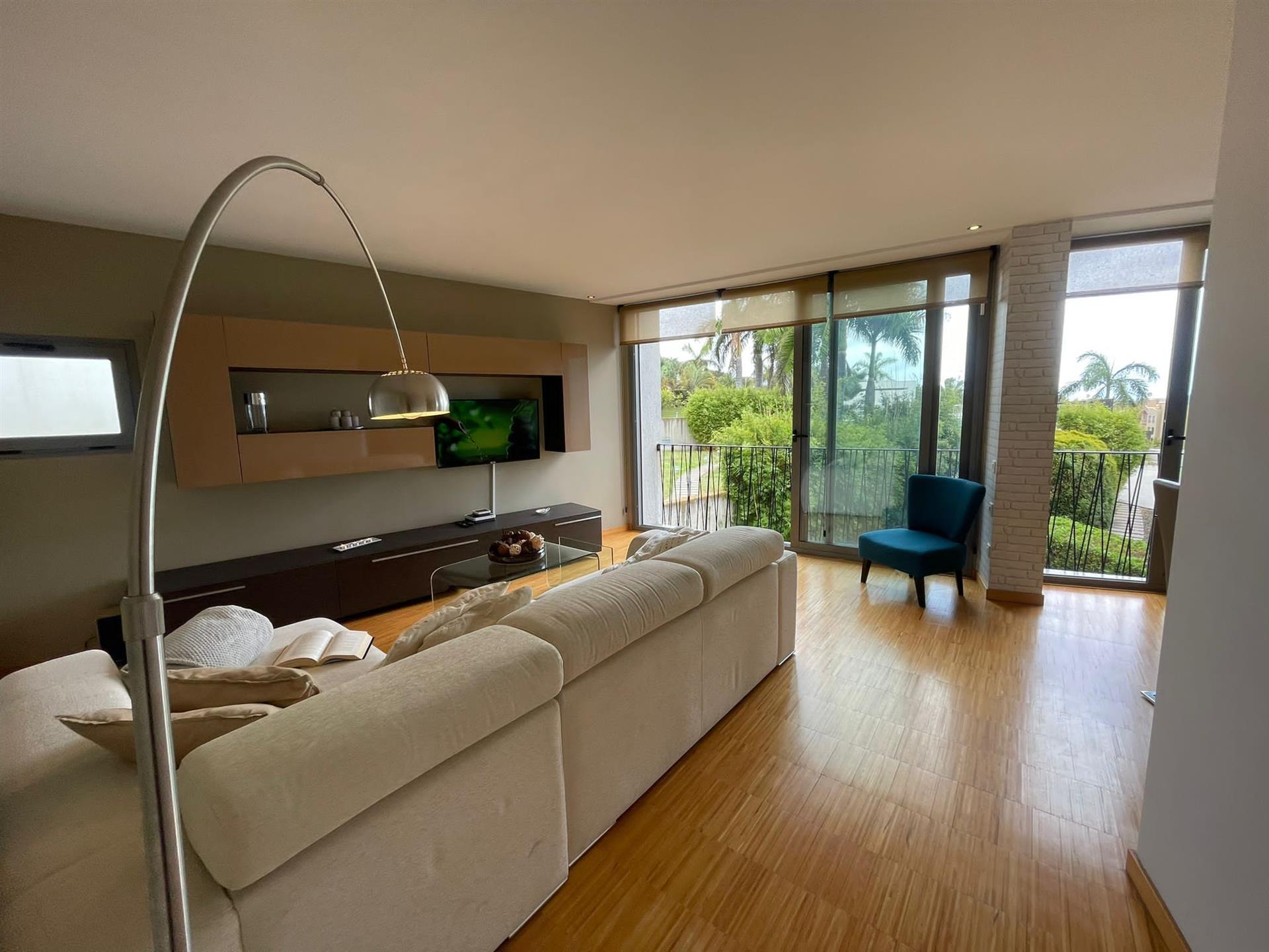 Apartment mit Aussicht und Pool in La Quinta