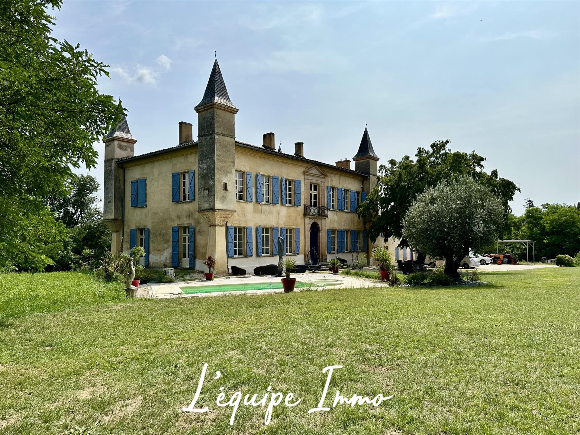 Purchase: Luxury property (32600)