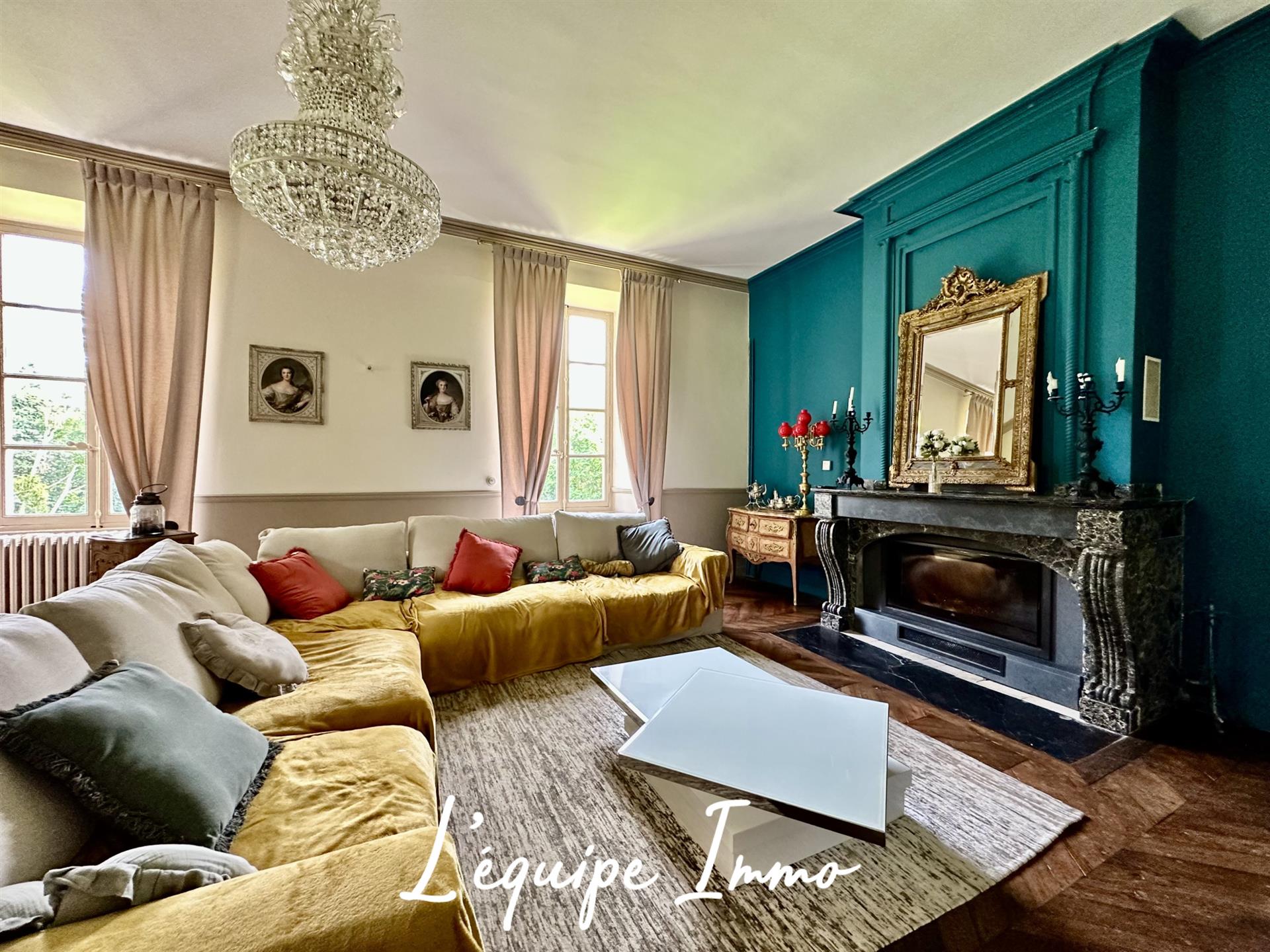 Purchase: Luxury property (32600)