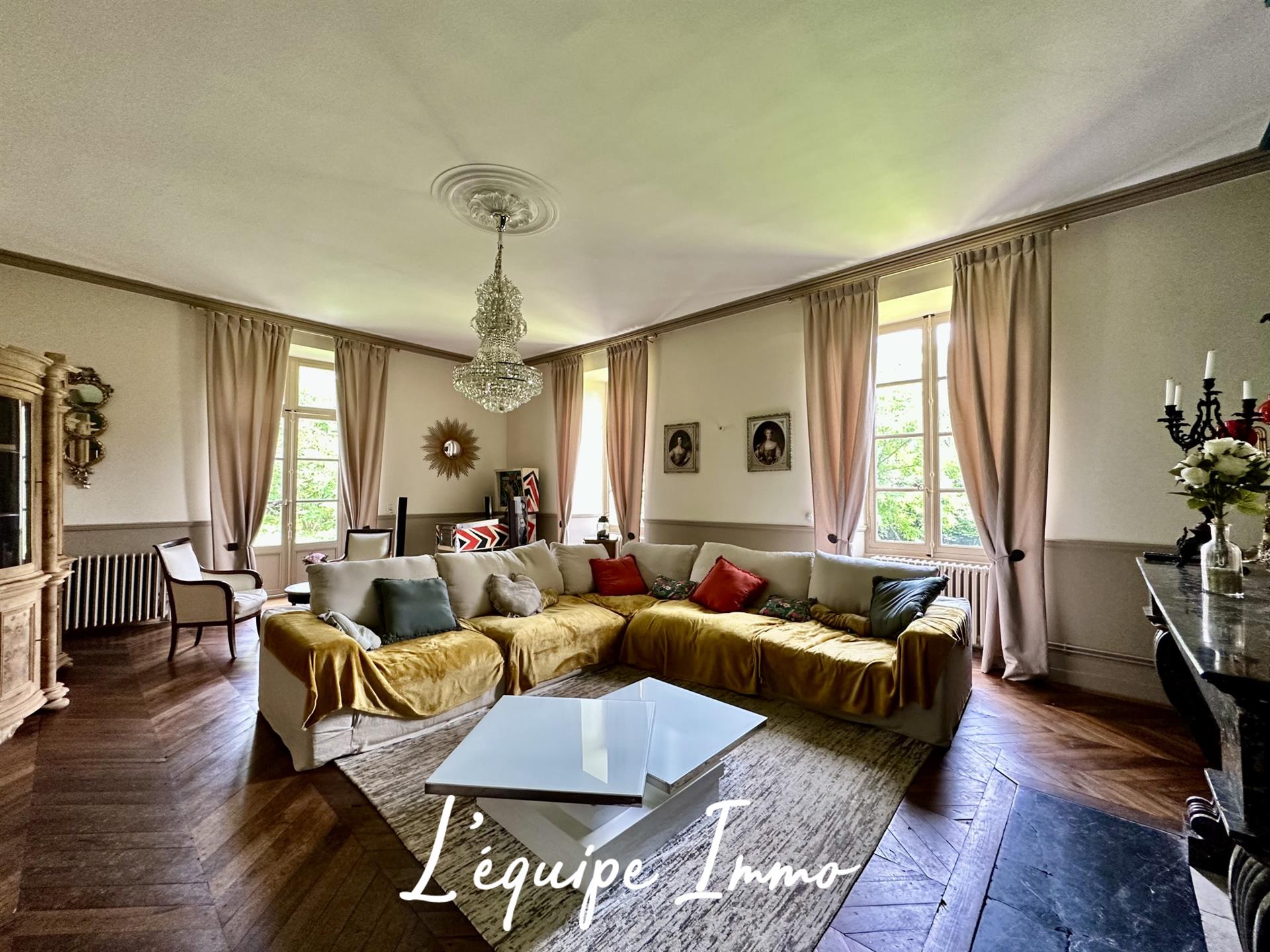 Purchase: Luxury property (32600)