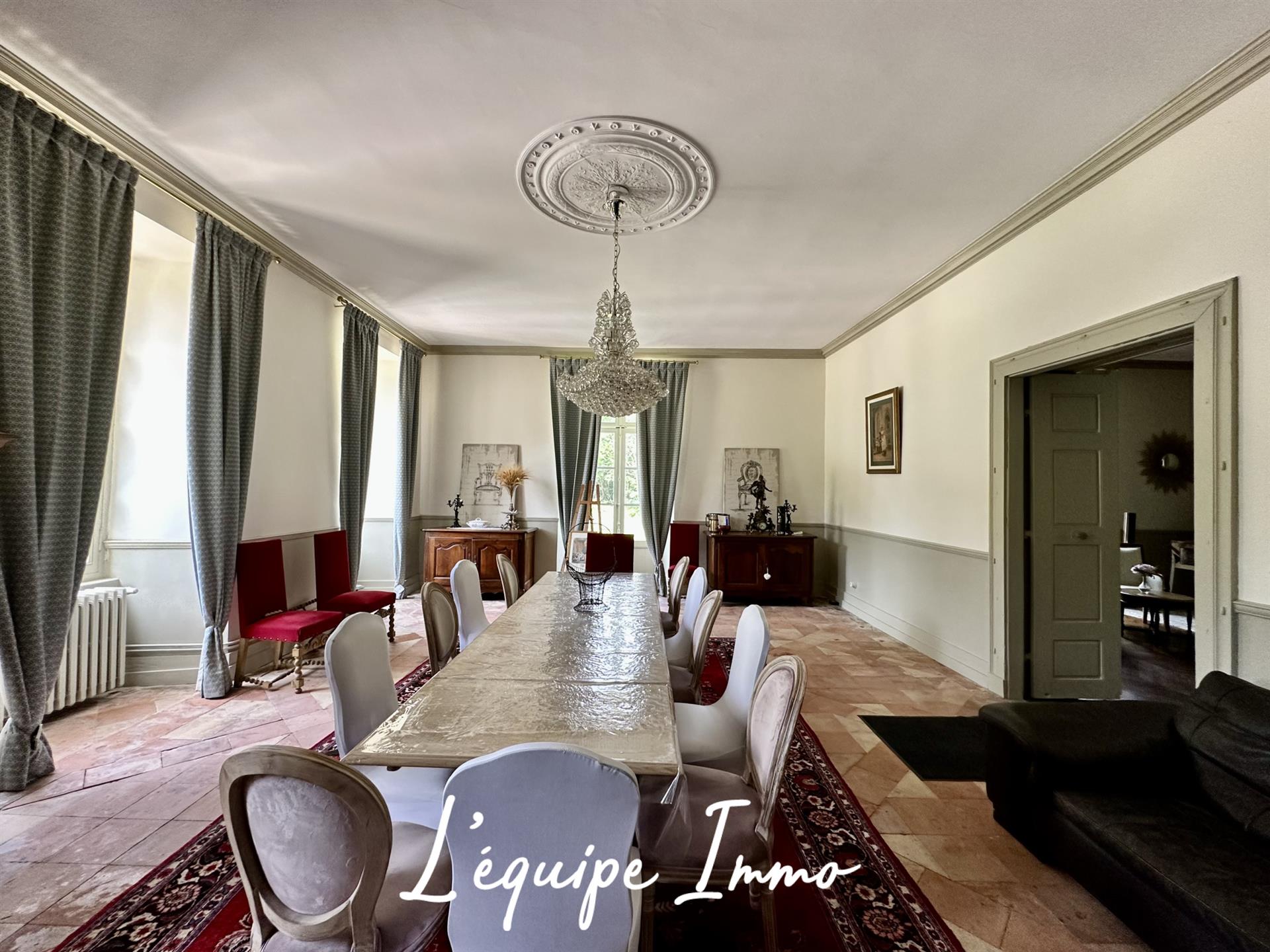 Purchase: Luxury property (32600)