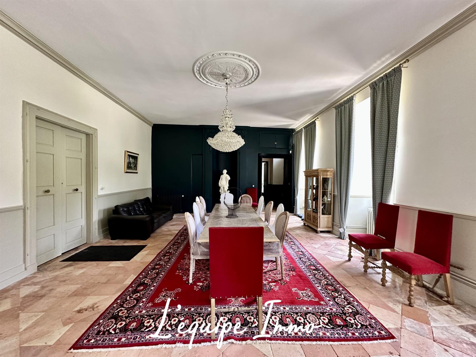 Purchase: Luxury property (32600)