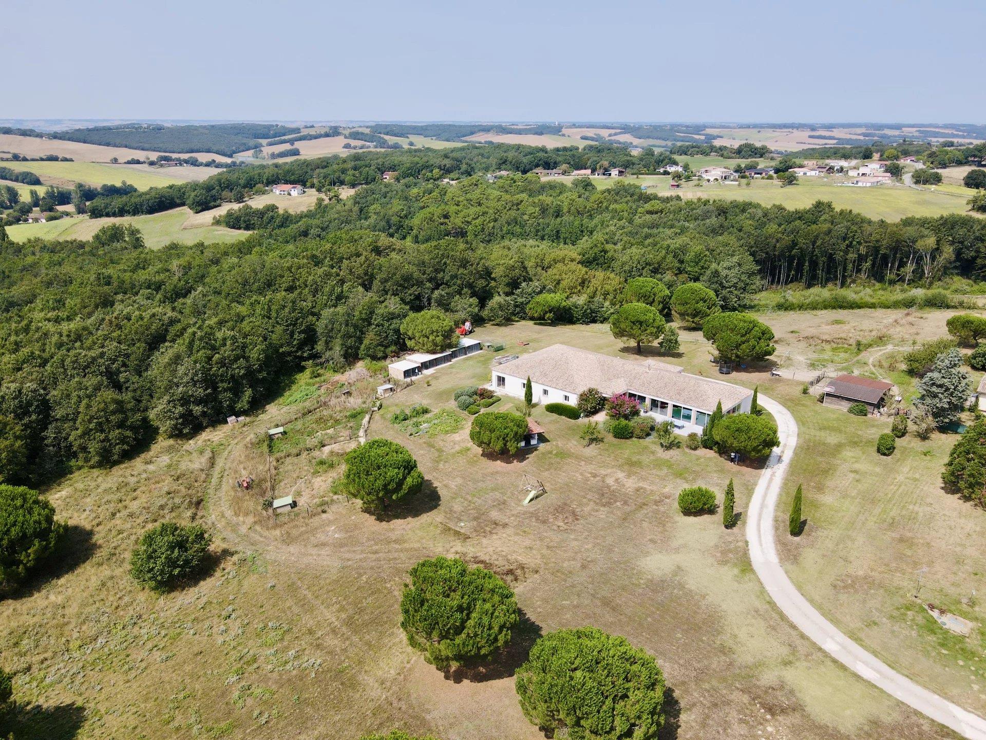 7-Room House With Indoor Pool And 2 Hectares Of Land